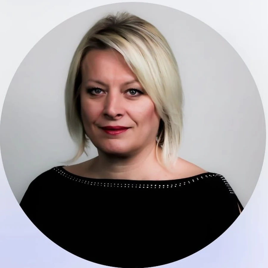 Renata ze salonu Šaty Stefani